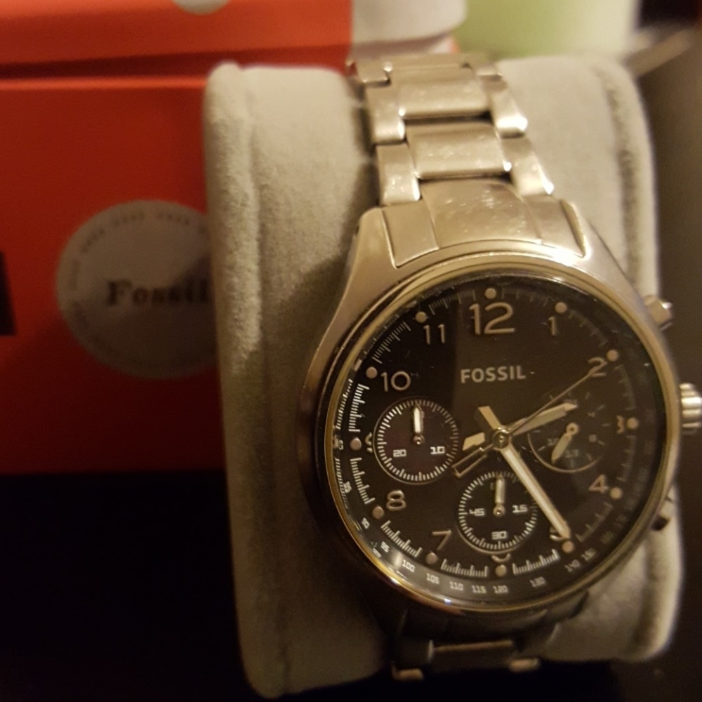 Fossil watch with tin